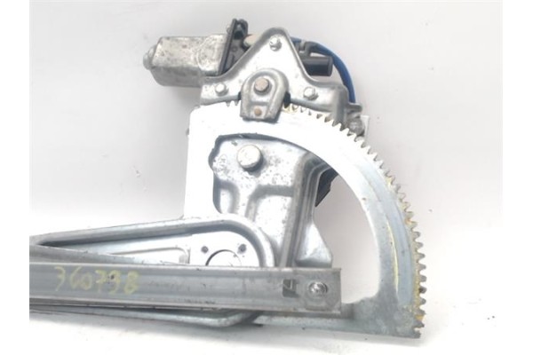 Recambio de elevalunas electrico delantero derecho para kia sorento (bl) 2.5 crdi referencia OEM IAM 82402300  