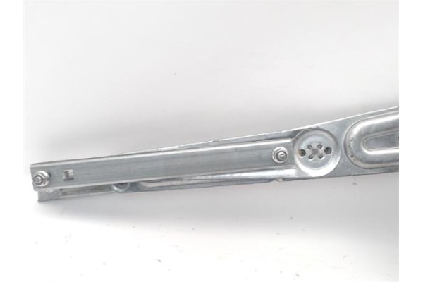 Recambio de elevalunas electrico delantero derecho para kia sorento (bl) 2.5 crdi referencia OEM IAM 82402300  