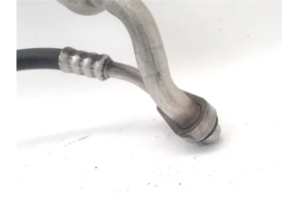 Recambio de tubo salida compresor para opel astra j 1.6 referencia OEM IAM 13338427  