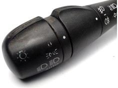 Recambio de mando intermitencia para renault clio iv 1.5 limited referencia OEM IAM 8201167992  