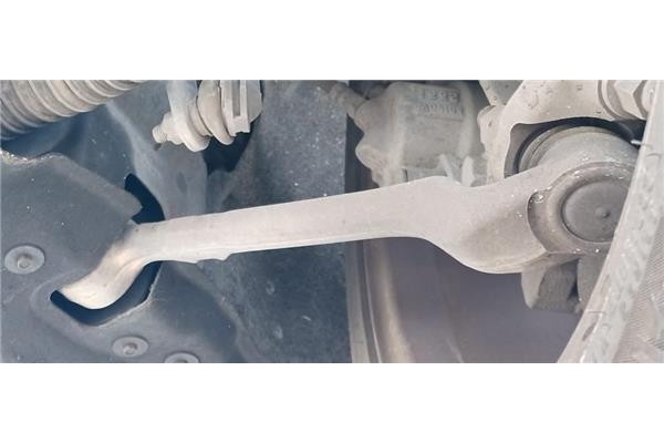 Recambio de brazo inferior delantero izquierdo para bmw serie 1 berlina 5p (f20) 2.0 116d referencia OEM IAM 31126852991  