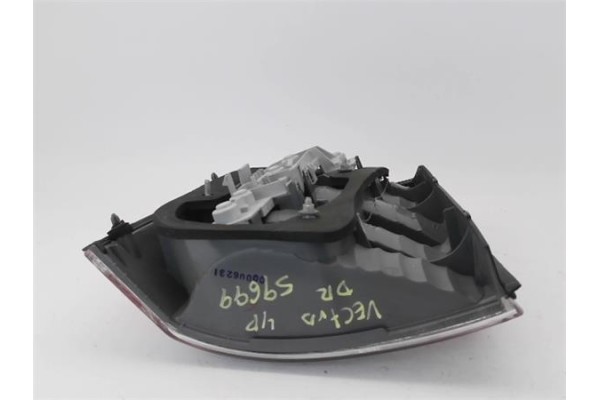 Recambio de piloto trasero derecho para opel vectra c berlina 3.0 cdti referencia OEM IAM 1222699  