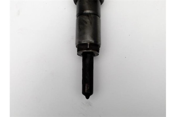 Recambio de inyector para ford transit combi (fy) 2.4 ft 330 2.4 corto referencia OEM IAM 004211  