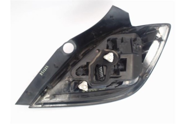Recambio de piloto trasero derecho para opel astra h berlina 1.9 cdti 16v referencia OEM IAM 24451835  
