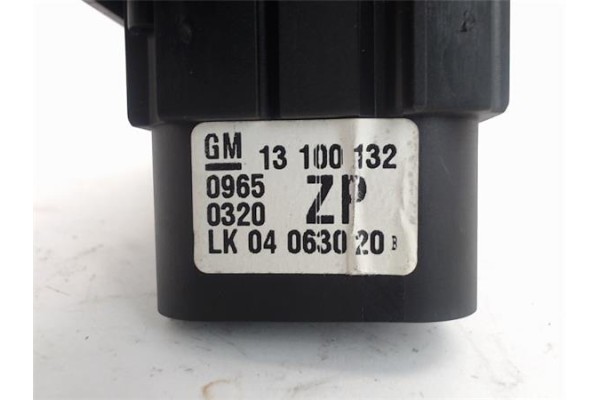 Recambio de mando de luces para opel astra h berlina 1.9 cdti 16v referencia OEM IAM 13100132  