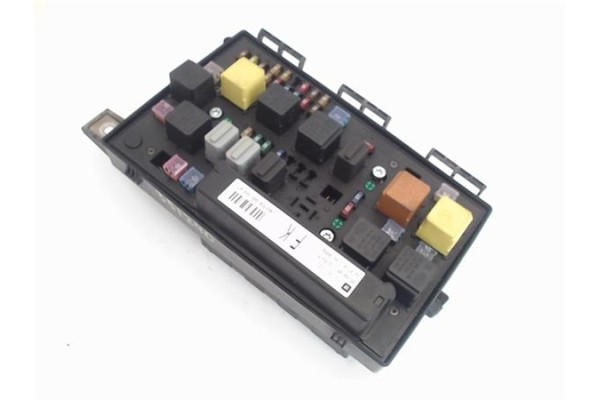 Recambio de caja fusibles/rele para opel astra h berlina 1.9 cdti 16v referencia OEM IAM 13191133  
