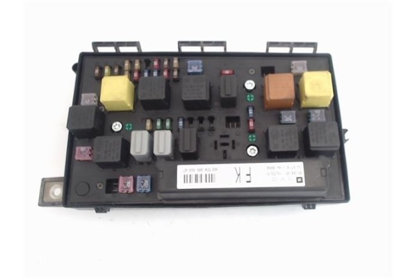 Recambio de caja fusibles/rele para opel astra h berlina 1.9 cdti 16v referencia OEM IAM 13191133  
