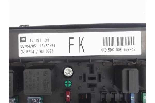 Recambio de caja fusibles/rele para opel astra h berlina 1.9 cdti 16v referencia OEM IAM 13191133  