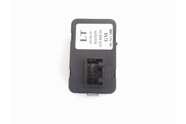 Recambio de mando elevalunas delantero izquierdo para opel zafira a referencia OEM IAM 90561088 13363201 