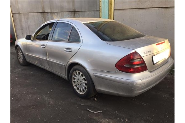 mercedes-benz clase e (bm 211) berlina del año 2002