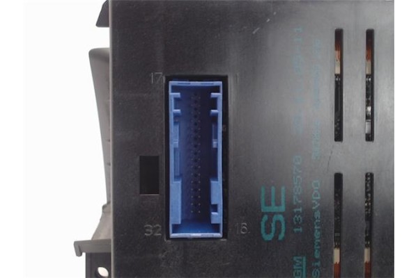 Recambio de ordenador de abordo para opel astra h berlina referencia OEM IAM 13178570 5WK70036 