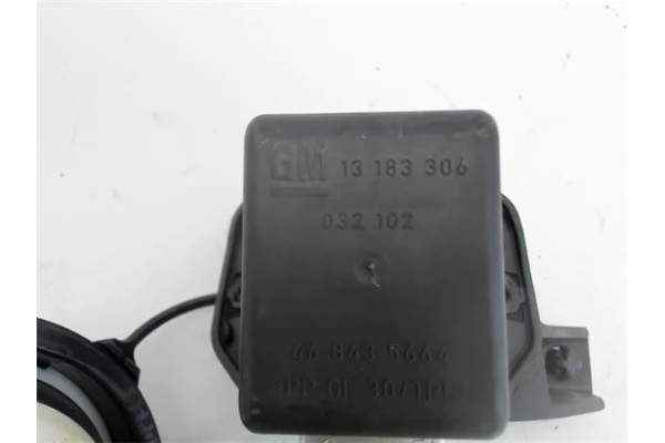 Recambio de tapa exterior combustible para opel corsa d 1.0 catch me referencia OEM IAM 13183306  