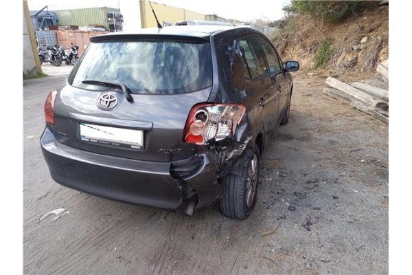 toyota auris (e15) del año 2008