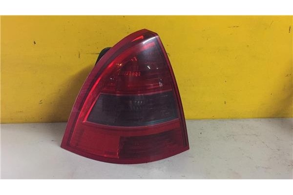 Recambio de piloto trasero izquierdo para citroen c5 berlina 1.6 attraction referencia OEM IAM E204014  