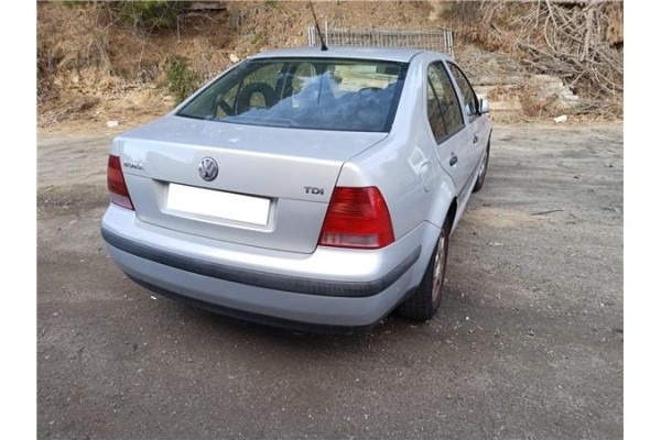 volkswagen bora berlina (1j2) del año 2000