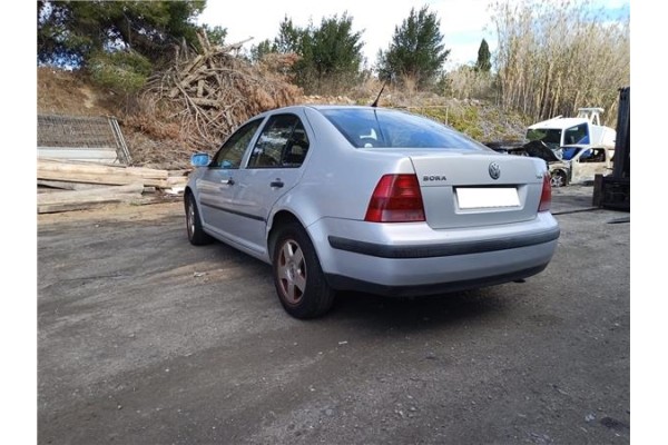 volkswagen bora berlina (1j2) del año 2000