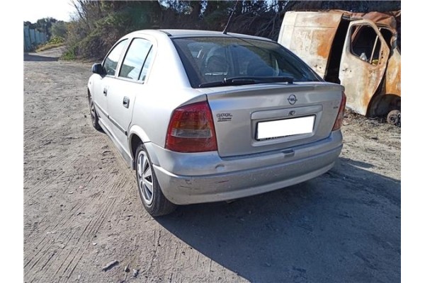 opel astra g berlina del año 2002