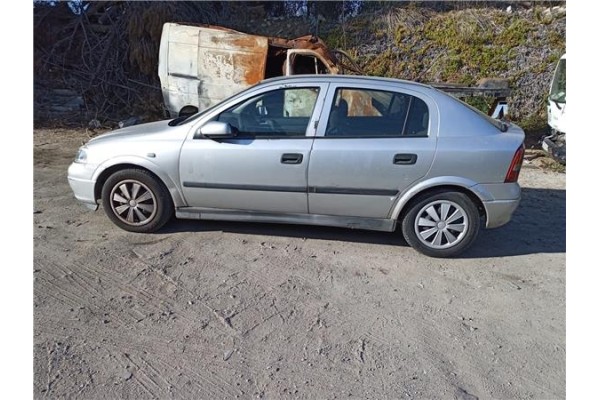 opel astra g berlina del año 2002
