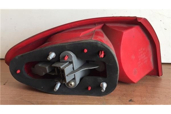 Recambio de piloto trasero derecho para alfa romeo 147 (190) 1.6 t.spark distinctive referencia OEM IAM 46556347   Recambio de piloto trasero derecho para alfa romeo 147 (190) 1.6 t.spark distinctive referencia OEM IAM 46556347