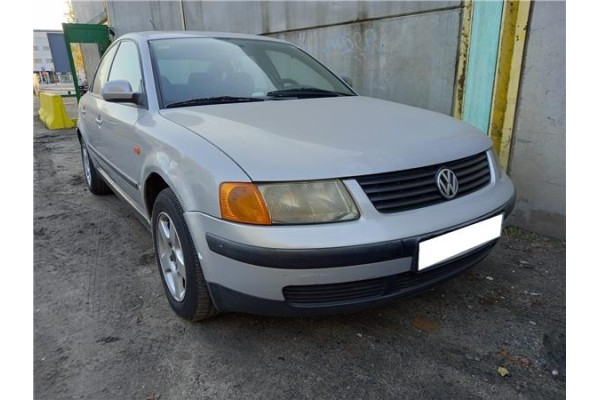 VOLKSWAGEN PASSAT BERLINA (3B2)
