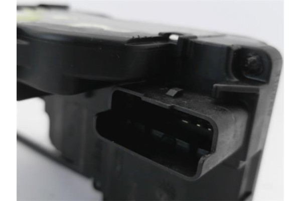 Recambio de cierre electromagnetico delantero derecho para nissan note (e11e) 1.5 dci referencia OEM IAM 805009U100  
