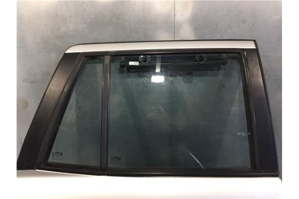 Recambio de puerta trasero derecha para hyundai santa fe (sm) 2.0 crdi 4x4 referencia OEM IAM 7700426110  