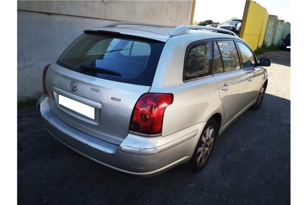 toyota avensis berlina (t25) del año 2005