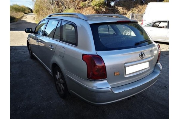 toyota avensis berlina (t25) del año 2005