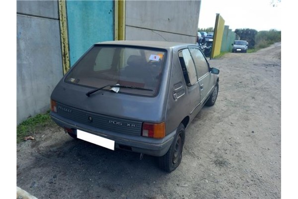 peugeot 205 berlina del año 1988