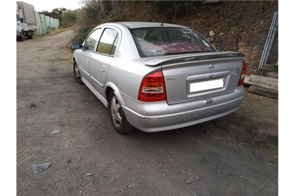 opel astra g berlina del año 2000
