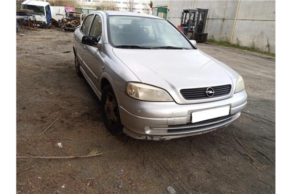 opel astra g berlina del año 2000