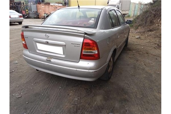 opel astra g berlina del año 2000