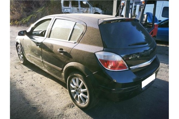 opel astra h berlina del año 2004