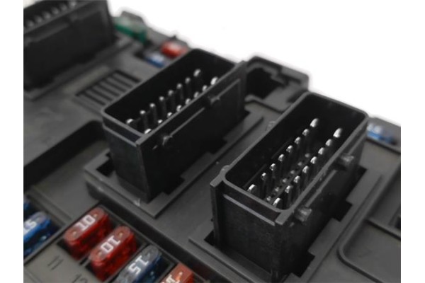 Recambio de caja fusibles/rele para citroen c2 1.1 referencia OEM IAM 9643498880 6500Y1 