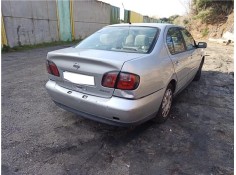 nissan primera berlina (p11) del año 2000