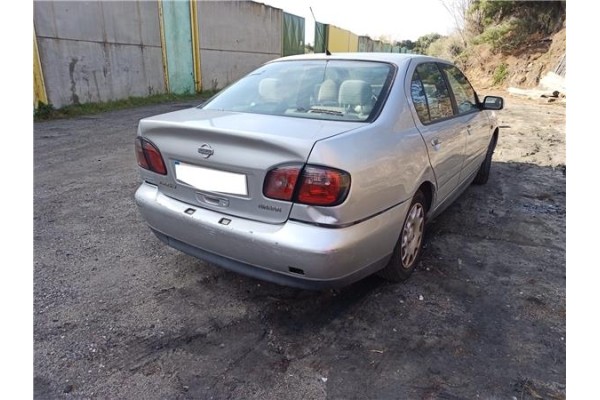 nissan primera berlina (p11) del año 2000