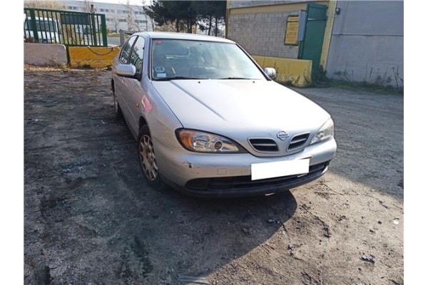 nissan primera berlina (p11) del año 2000