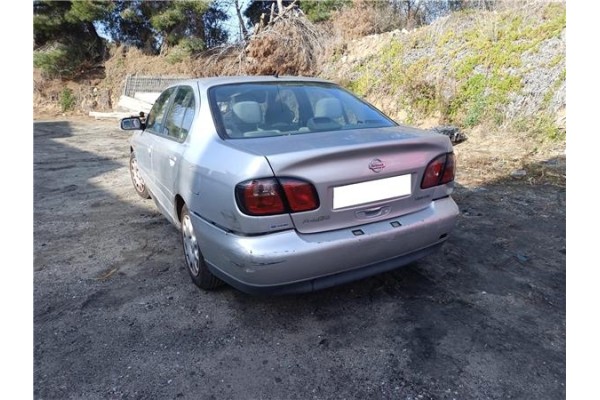 nissan primera berlina (p11) del año 2000