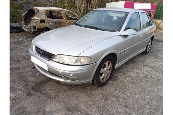 opel vectra b berlina del año 2000