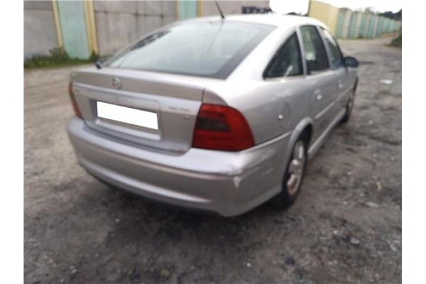 opel vectra b berlina del año 2000