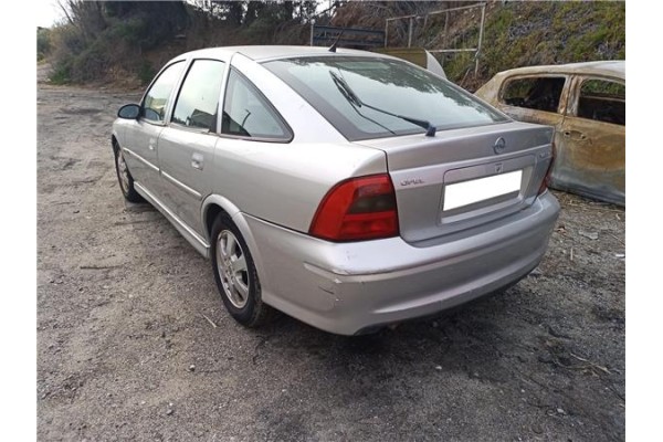 opel vectra b berlina del año 2000