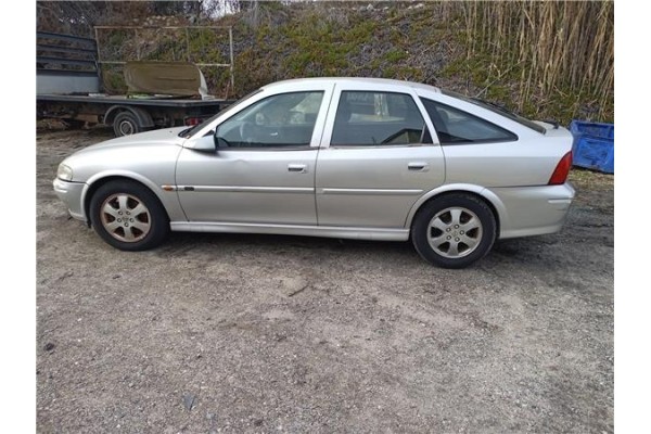 opel vectra b berlina del año 2000