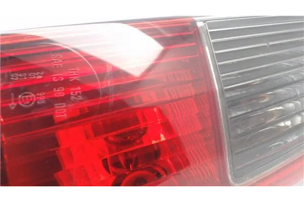 Recambio de piloto superior trasero derecho para volvo v70 familiar referencia OEM IAM 9154494  