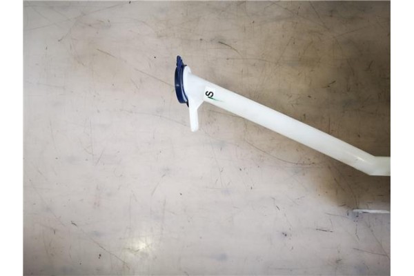 Recambio de deposito limpiaparabrisas para toyota c-hr (x10) 2.0 hibrido referencia OEM IAM 85315F4040 ADBP030006  Recambio de deposito limpiaparabrisas para toyota c-hr (x10) 2.0 hibrido referencia OEM IAM 85315F4040 ADBP030006