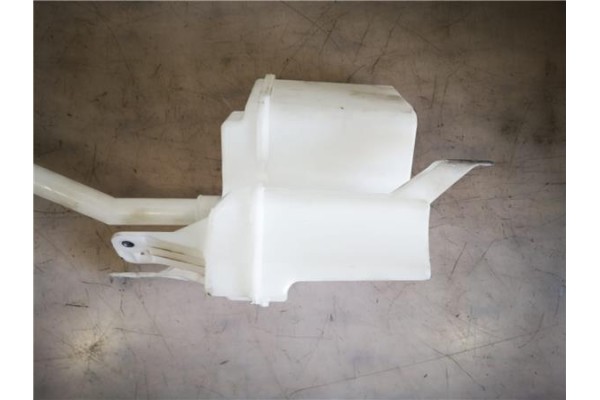 Recambio de deposito limpiaparabrisas para toyota c-hr (x10) 2.0 hibrido referencia OEM IAM 85315F4040 ADBP030006  Recambio de deposito limpiaparabrisas para toyota c-hr (x10) 2.0 hibrido referencia OEM IAM 85315F4040 ADBP030006