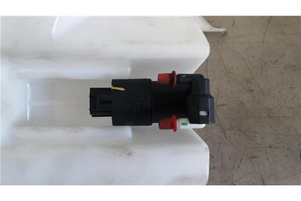Recambio de deposito limpiaparabrisas para toyota c-hr (x10) 2.0 hibrido referencia OEM IAM 85315F4040 ADBP030006 