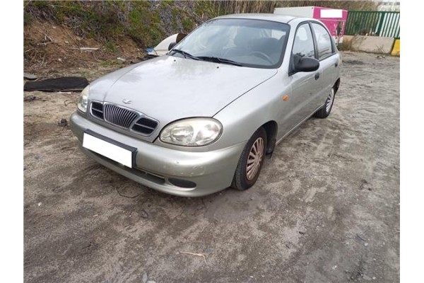 daewoo lanos del año 2002