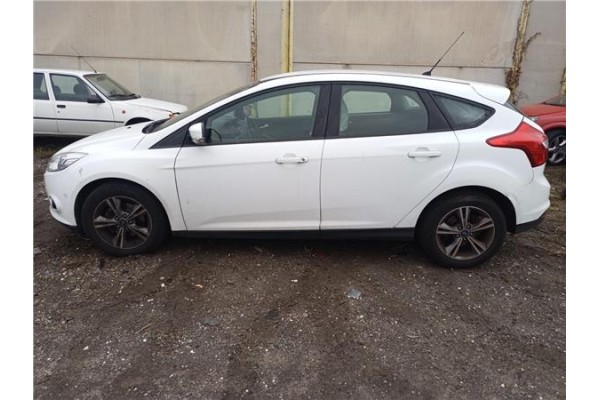 ford focus berlina (cew) del año 2014