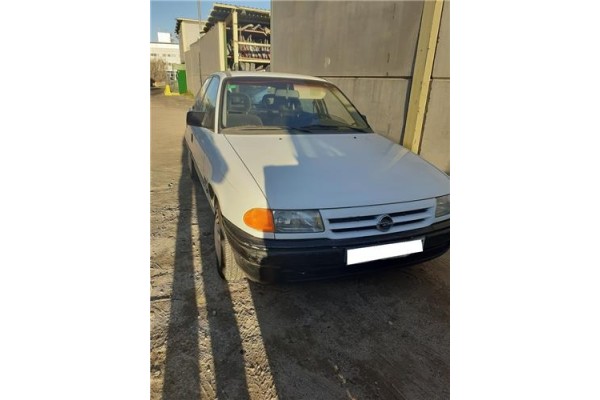 opel astra f berlina del año 1993