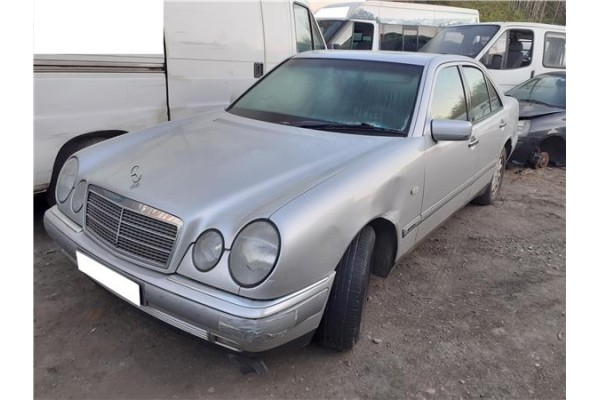 mercedes-benz clase e (bm 210) berlina del año 1999